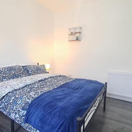 Cosy Room In Manor Park Londra Dış mekan fotoğraf