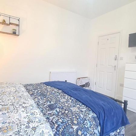 Cosy Room In Manor Park Londra Dış mekan fotoğraf