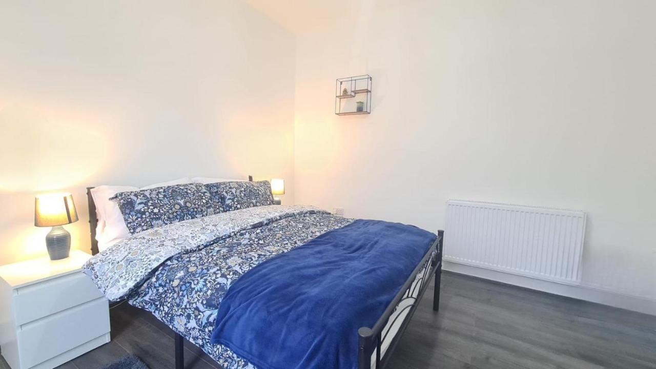 Cosy Room In Manor Park Londra Dış mekan fotoğraf