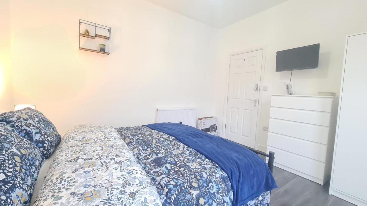 Cosy Room In Manor Park Londra Dış mekan fotoğraf